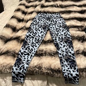 Kamo fitness animal print leggings size small